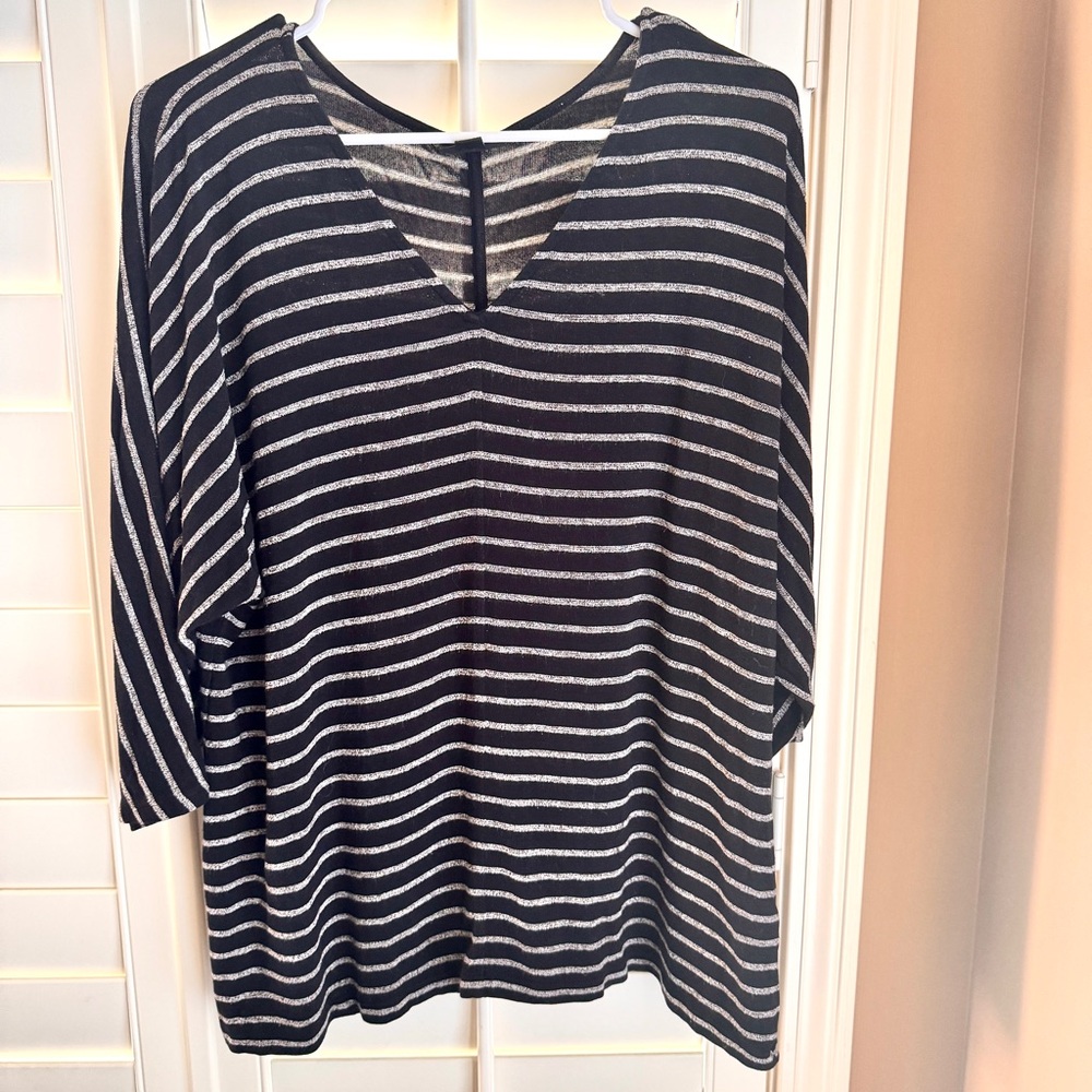 J.Jill‎ Wearever Medium Black Gray Striped V-Neck Dolman Sleeve Top
